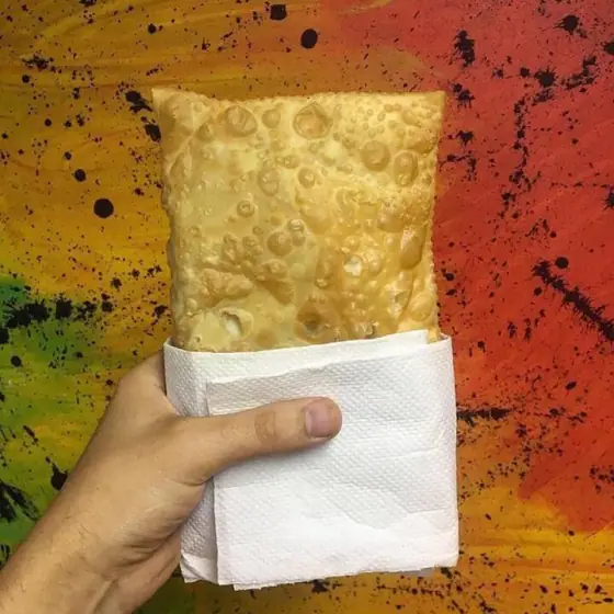 Pastel de "feira" salgado — foto do cardápio oficial do Mount Zion Vegan