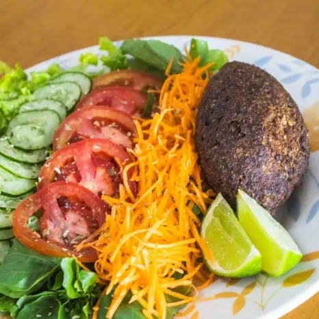 Salada com Proteína Vegetal — foto do cardápio oficial do Mount Zion Vegan